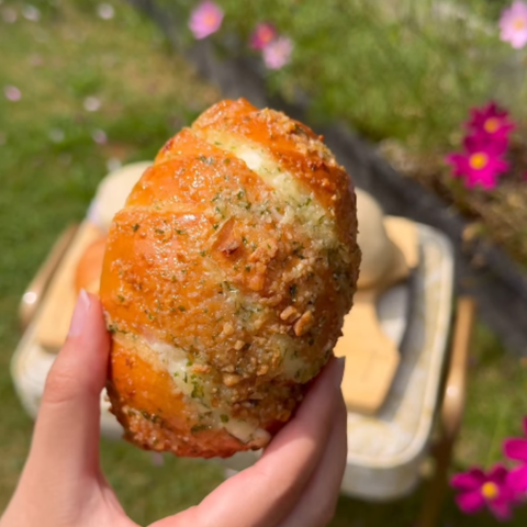 Salty Bear l 갈릭 크림 치즈 소금빵